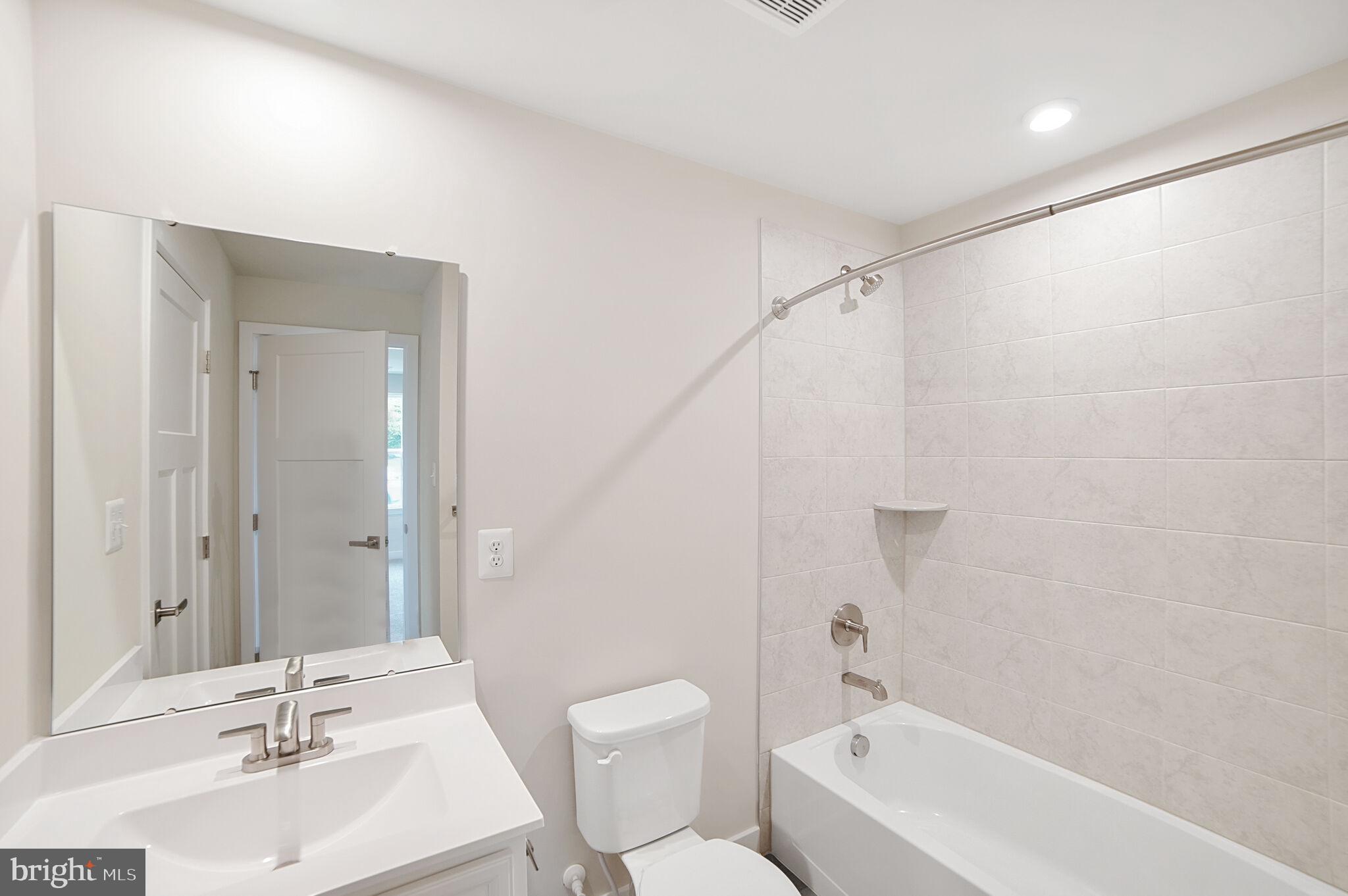 BELLE AIR TOWNHOMES - Residential Lease