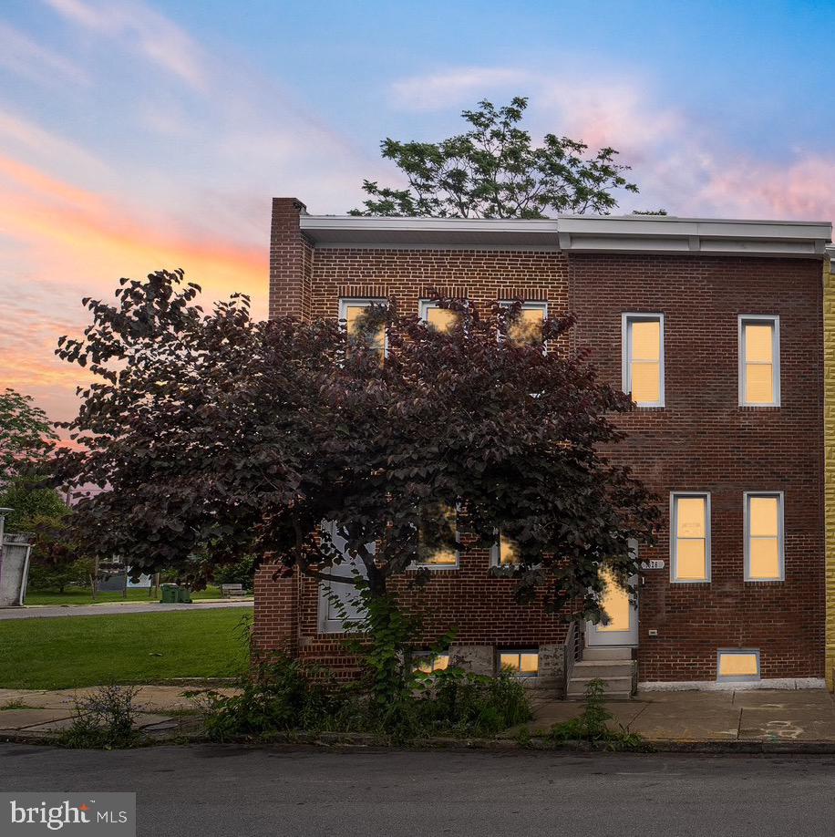 BROADWAY EAST - Residential Lease