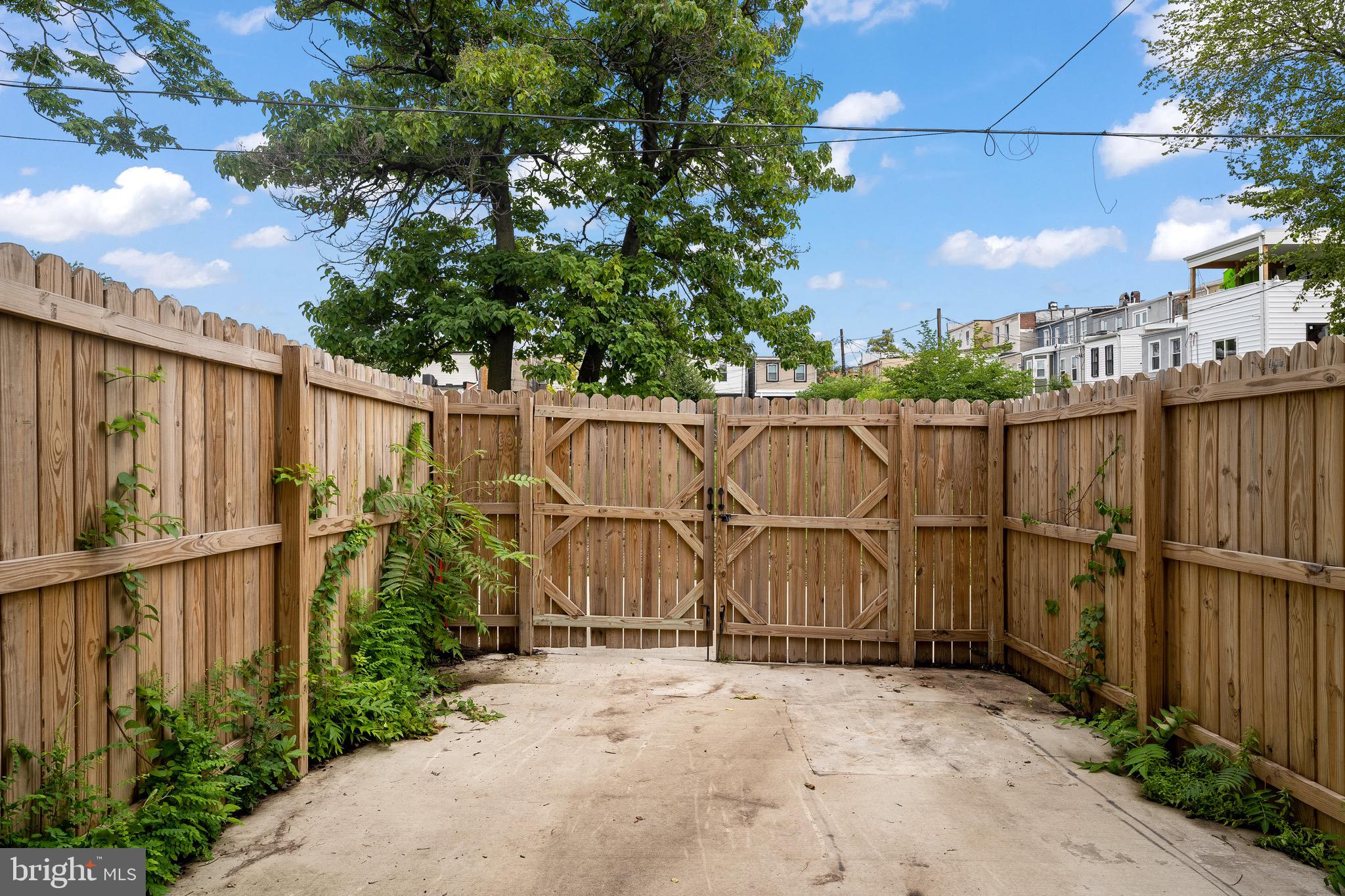 BROADWAY EAST - Residential Lease