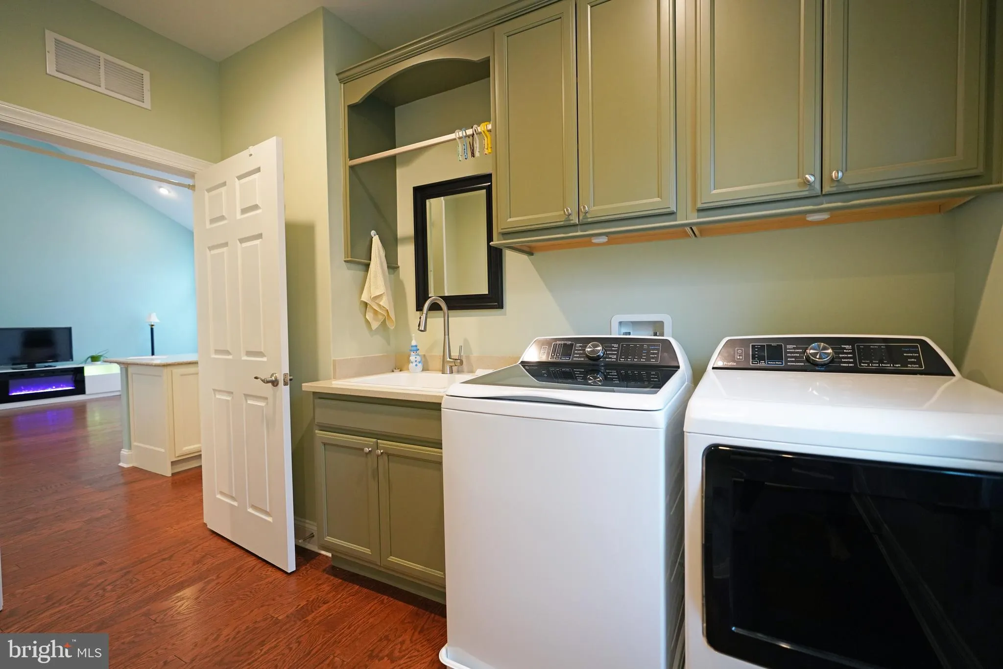 Rehoboth Beach, Delaware 19971, United States, 3 Bedrooms Bedrooms, ,2 BathroomsBathrooms,Residential,Active,112042