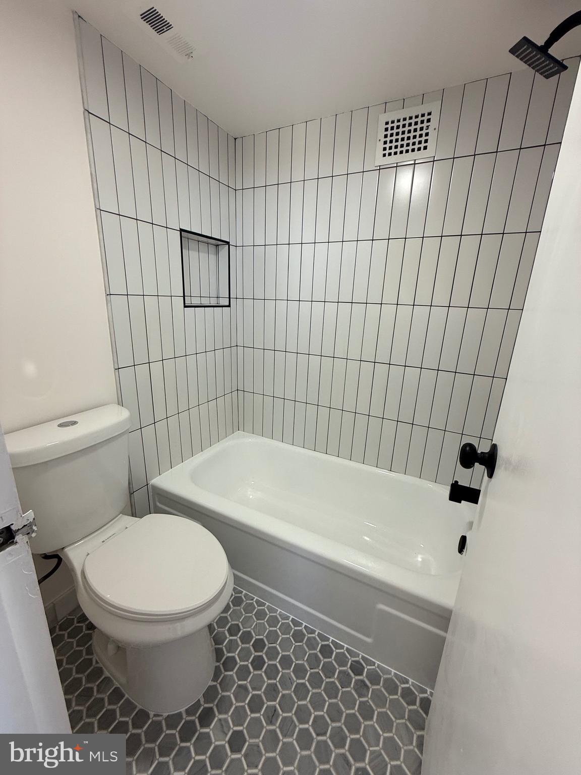 PRESIDENTIAL TOWERS - Residential Lease