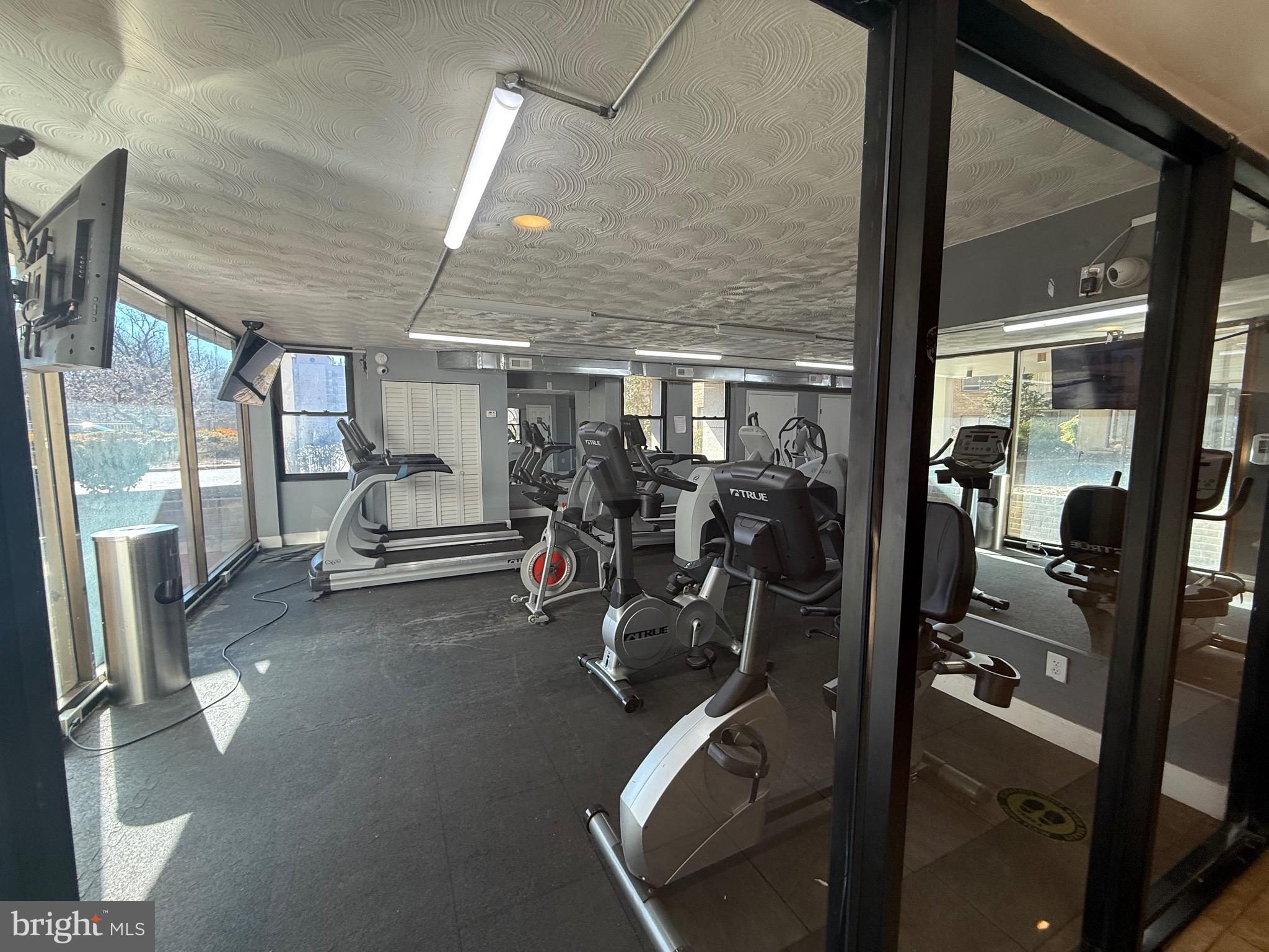 PRESIDENTIAL TOWERS - Residential Lease