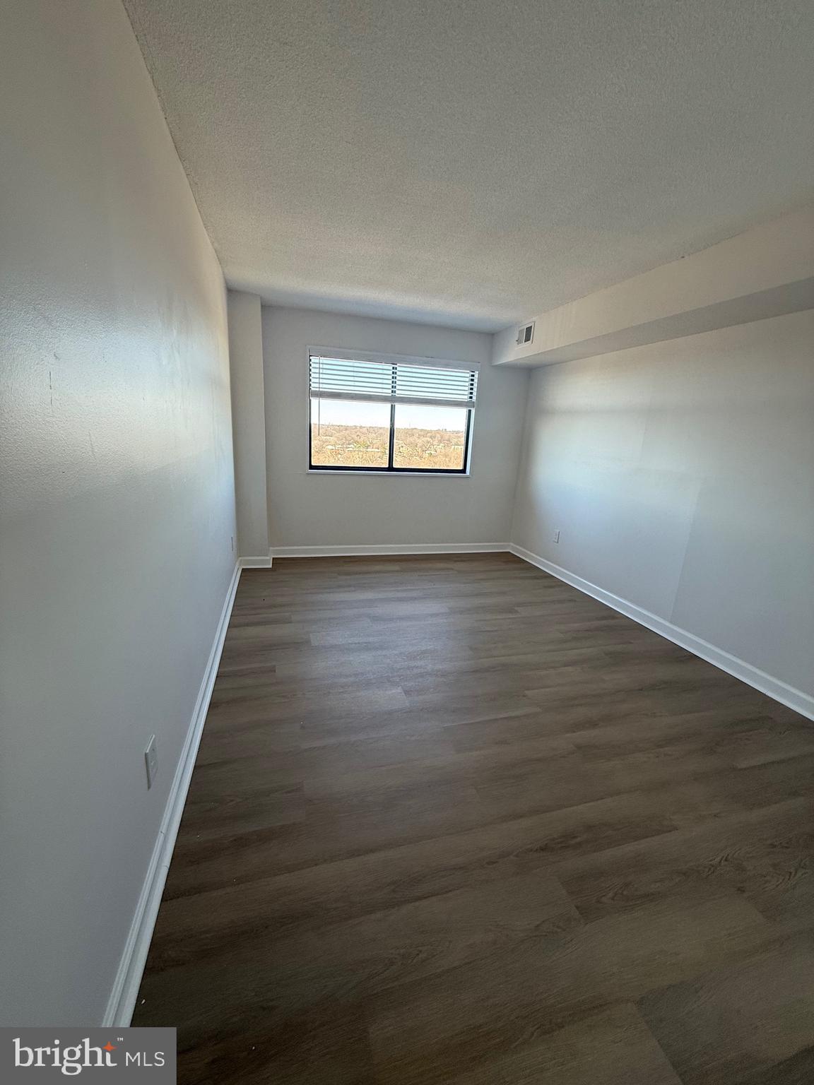 PRESIDENTIAL TOWERS - Residential Lease