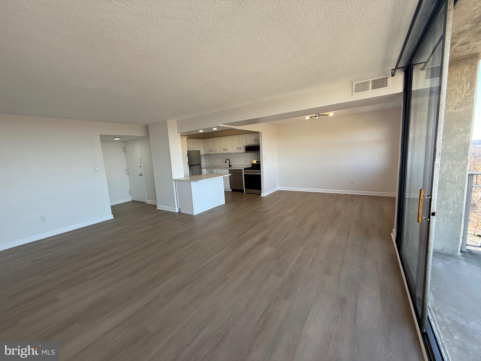 PRESIDENTIAL TOWERS - Residential Lease