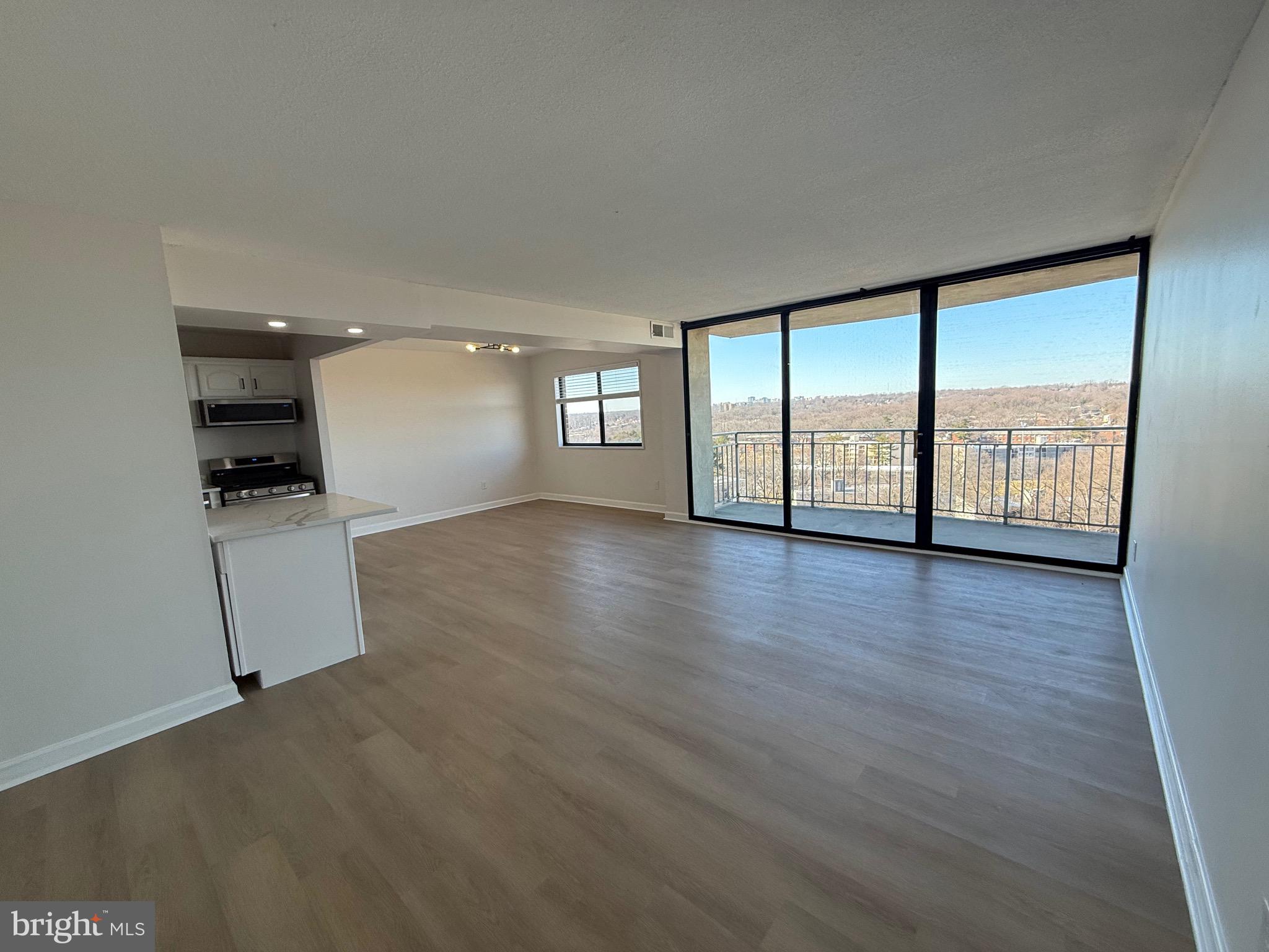 PRESIDENTIAL TOWERS - Residential Lease