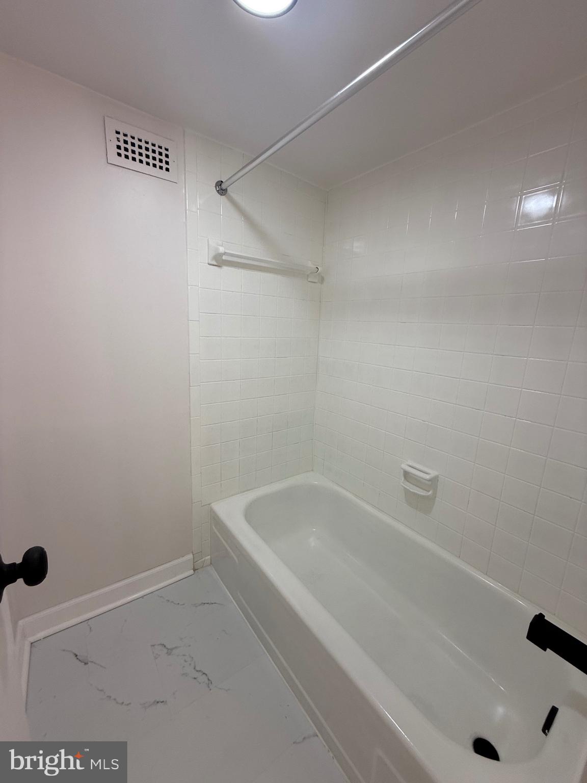 PRESIDENTIAL TOWERS - Residential Lease