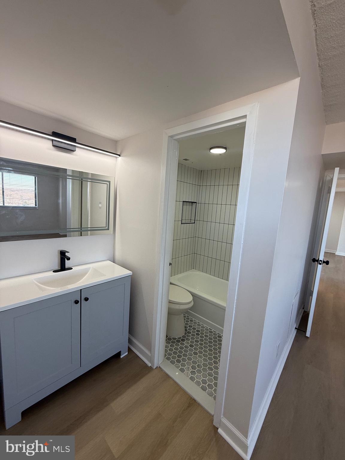 PRESIDENTIAL TOWERS - Residential Lease