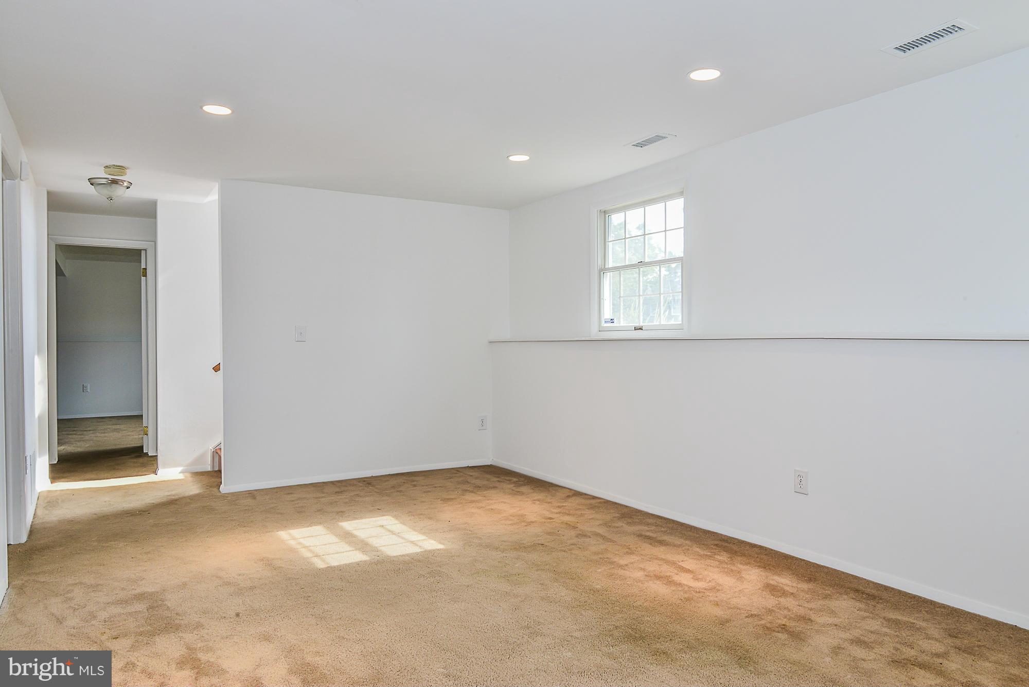 CRESTBROOK - Residential