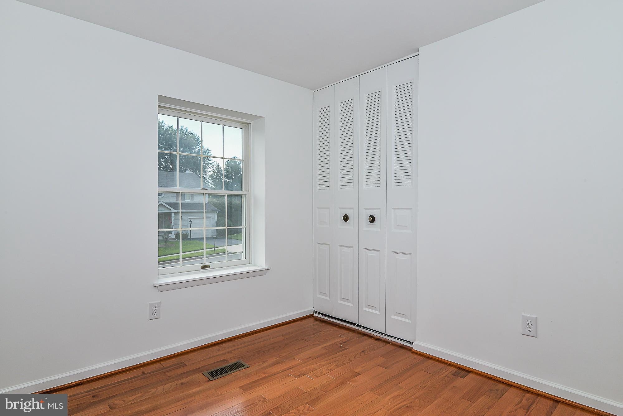 CRESTBROOK - Residential