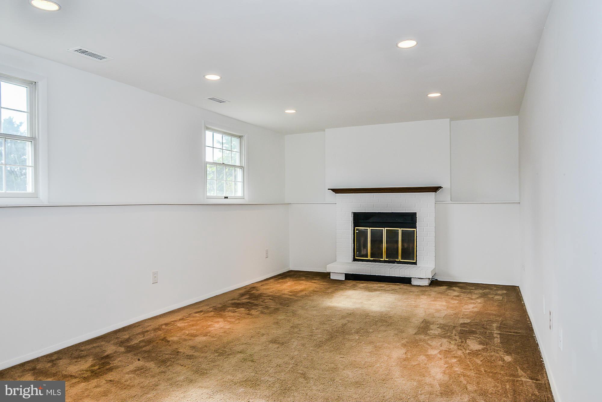 CRESTBROOK - Residential