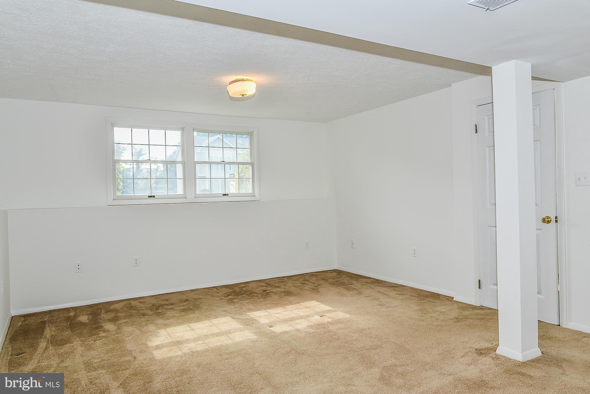 CRESTBROOK - Residential