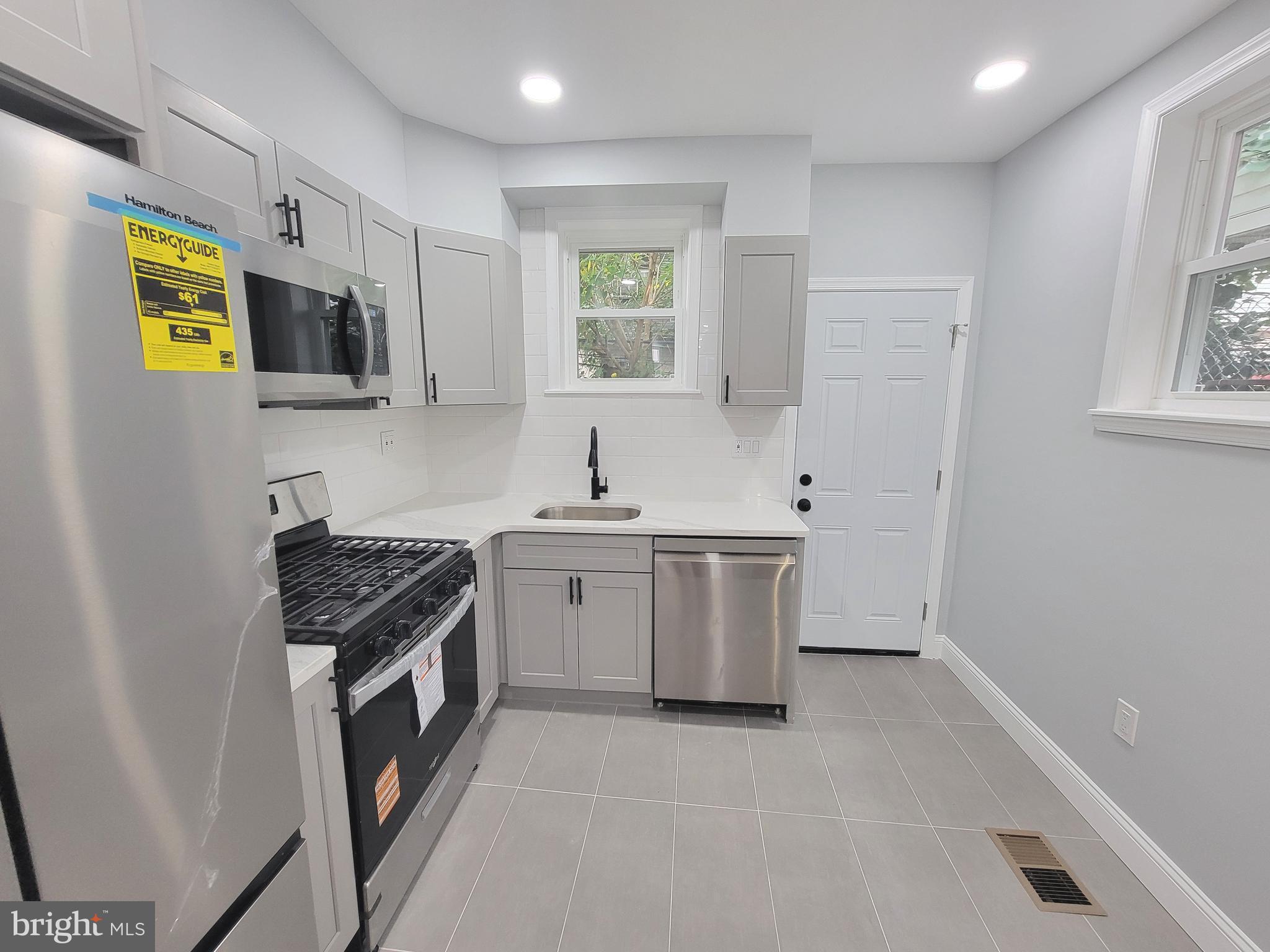 2013 S CROSKEY STREET