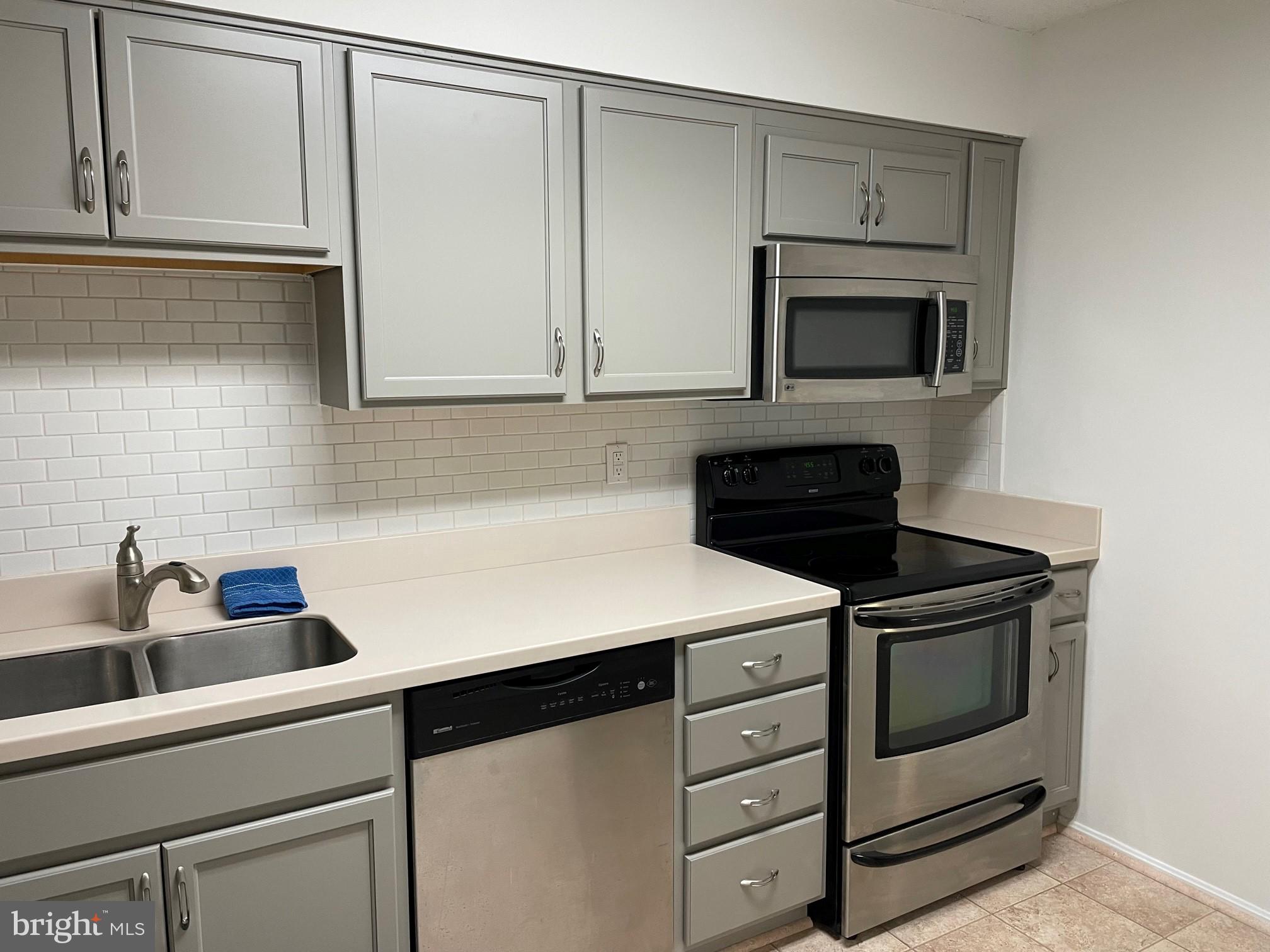 GREENS AT LEISURE WORLD - Residential