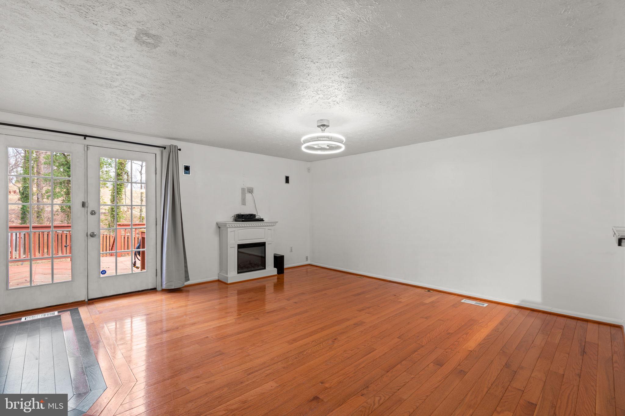 6090 ROCK GLEN DRIVE