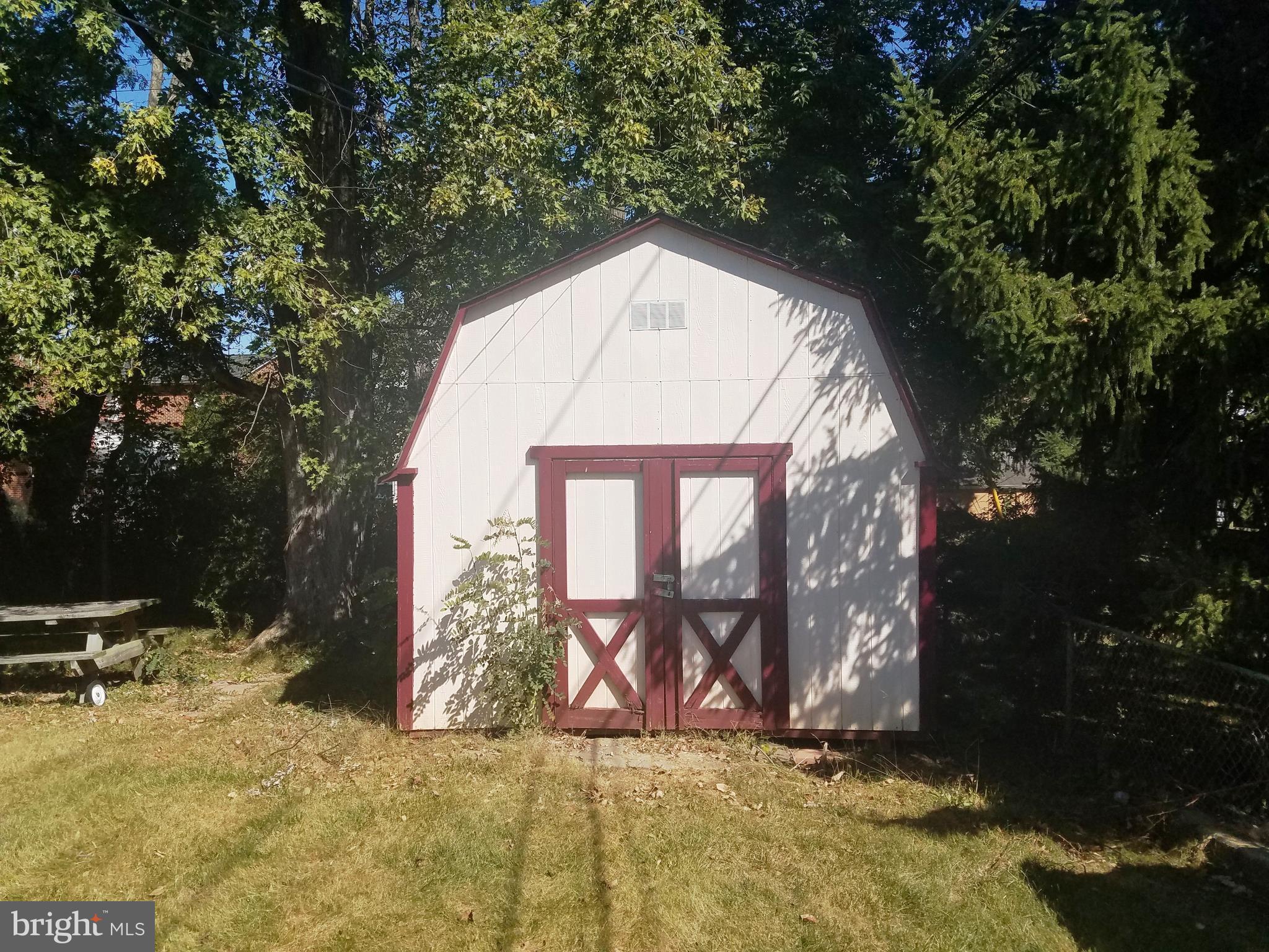 BROAD ACRES - Residential