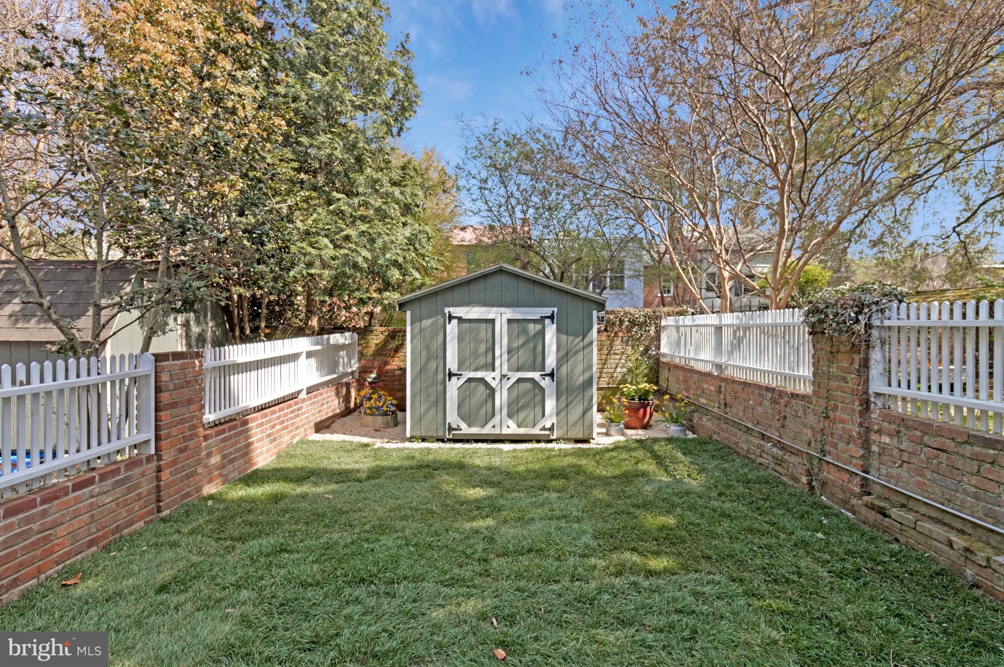 YATES GARDENS - Residential