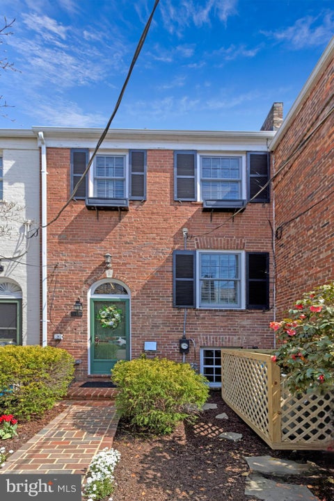 Townhouse For Sale - 816 S Pitt Street<br/> ALEXANDRIA, VA 22314
