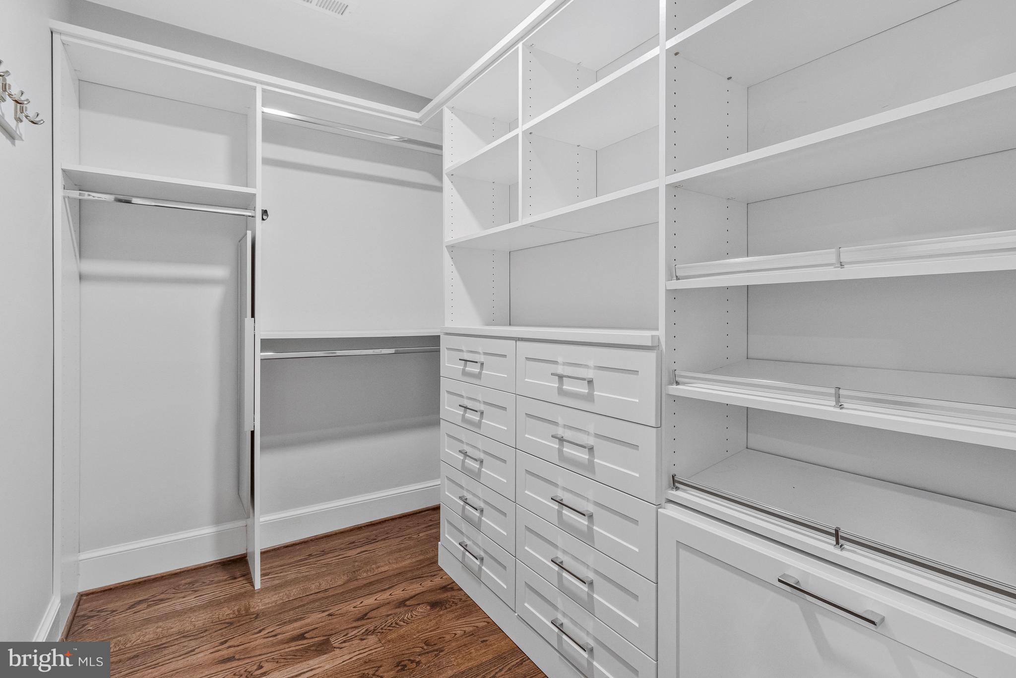 YATES GARDENS - Residential