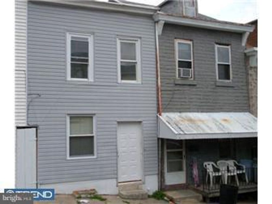 3 Bedroom, 1 bathroom South Side City Property in need of some repairs.  Selling As-Is.   Low taxes ( under $600/yr ), Gas heating, newer windows and good potential for a rental income long term investment or starter home.