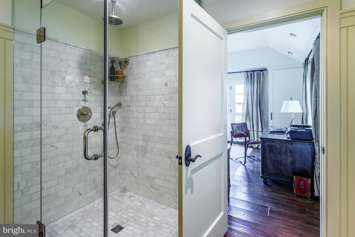 KENTMORE PARK - Residential