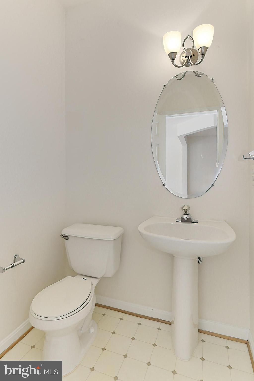 SIGNATURE AT BROADLANDS - Residential Lease