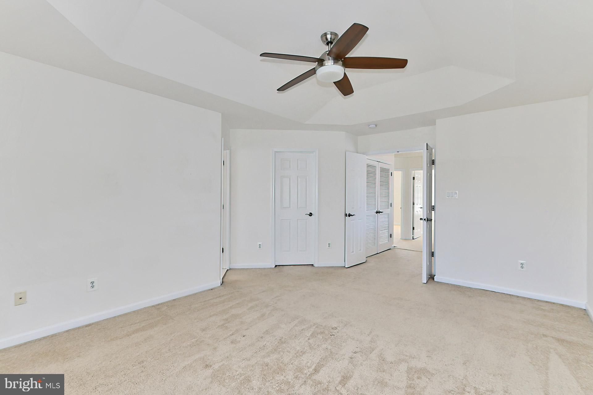 SIGNATURE AT BROADLANDS - Residential Lease