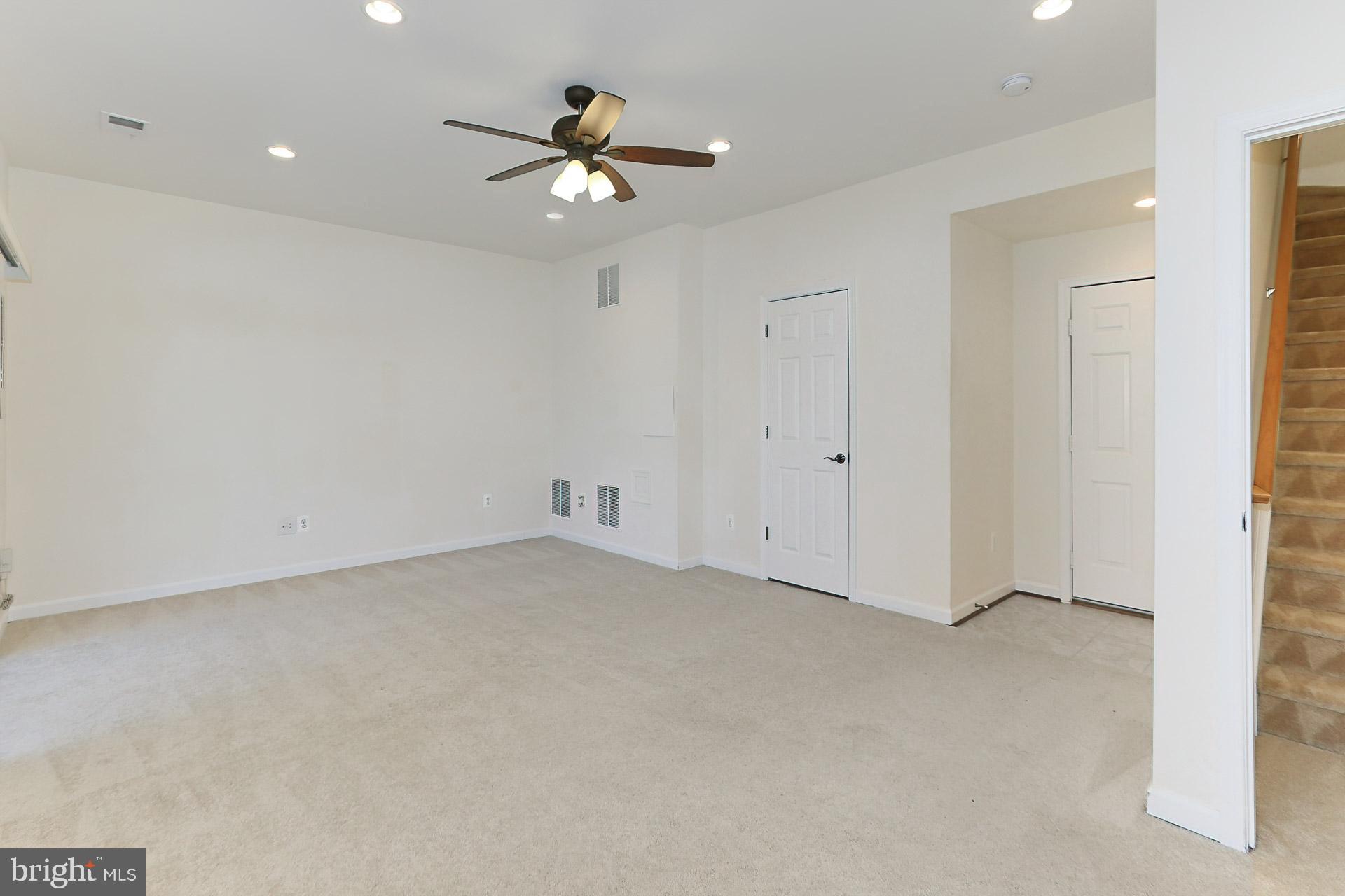 SIGNATURE AT BROADLANDS - Residential Lease