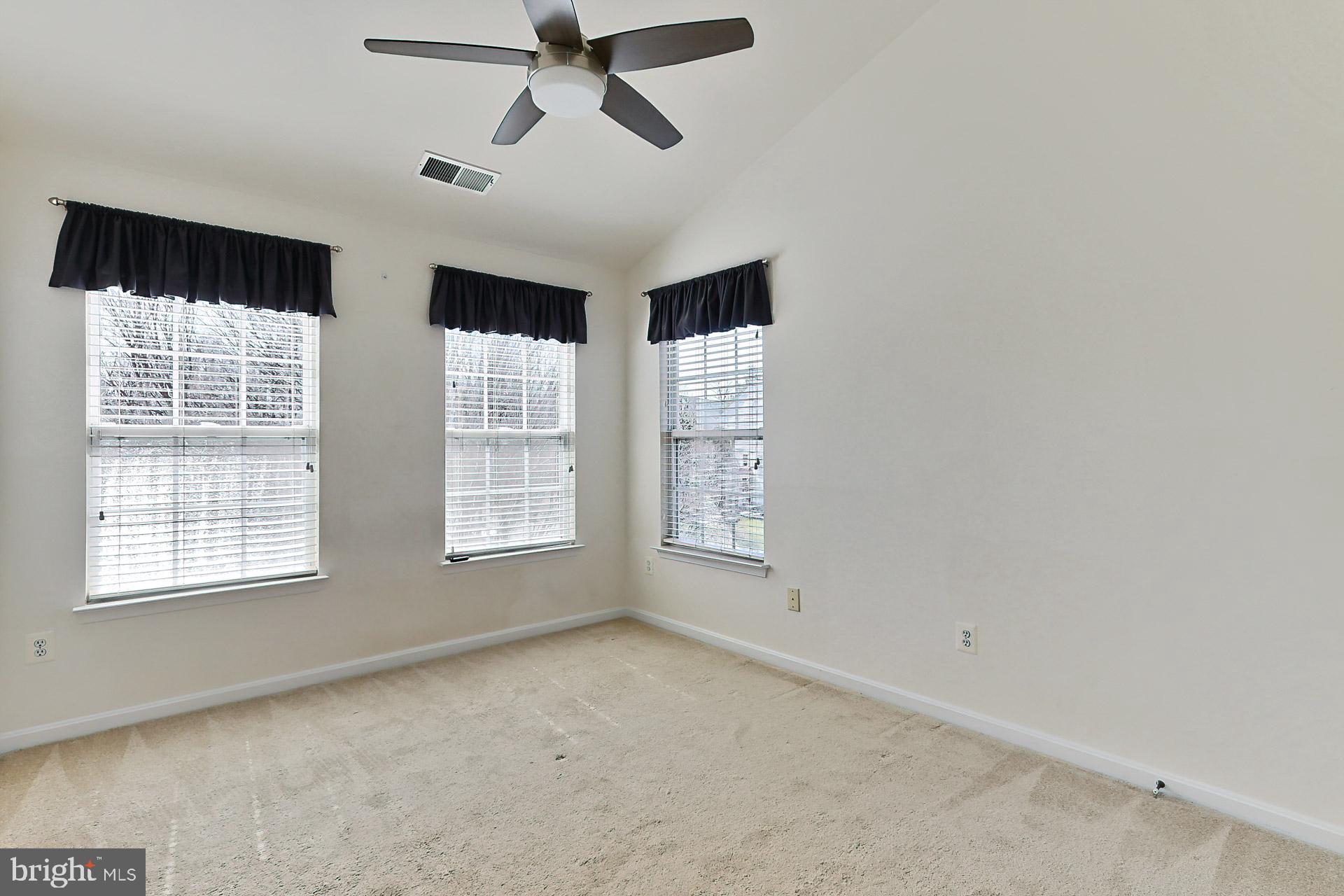 SIGNATURE AT BROADLANDS - Residential Lease