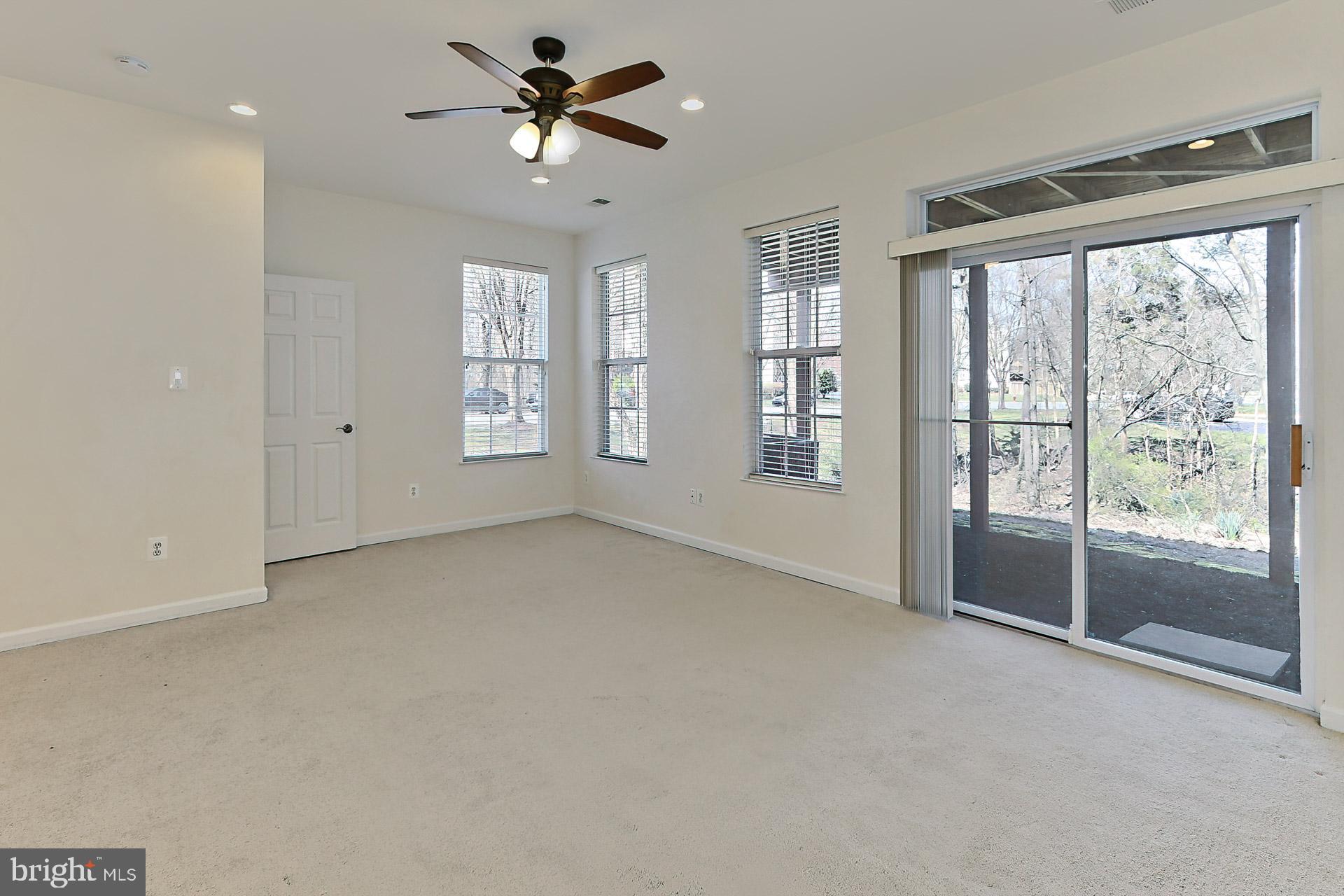 SIGNATURE AT BROADLANDS - Residential Lease