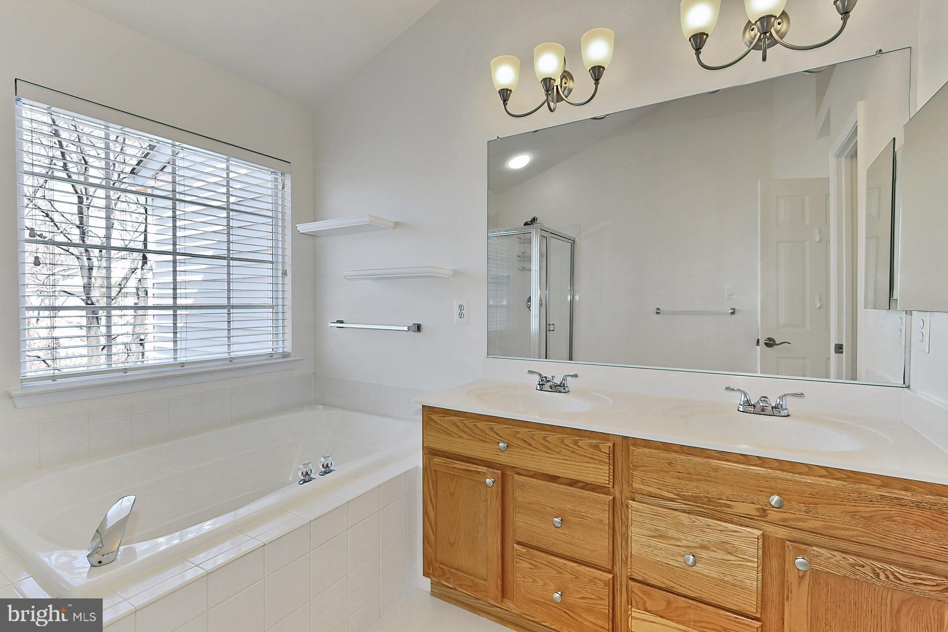 SIGNATURE AT BROADLANDS - Residential Lease