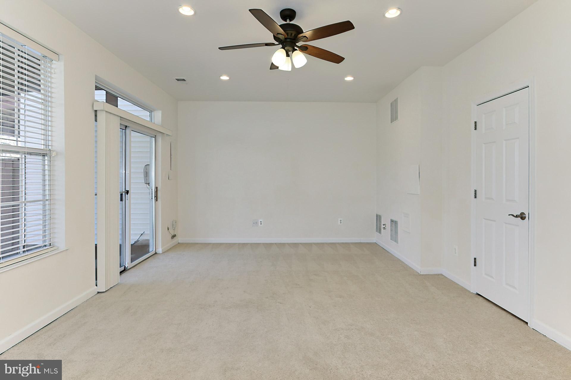 SIGNATURE AT BROADLANDS - Residential Lease