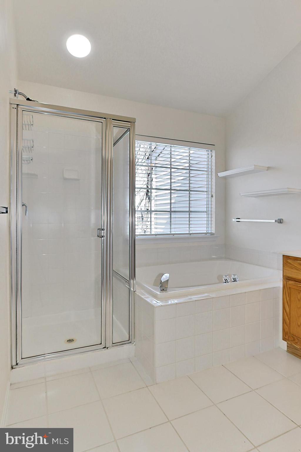 SIGNATURE AT BROADLANDS - Residential Lease