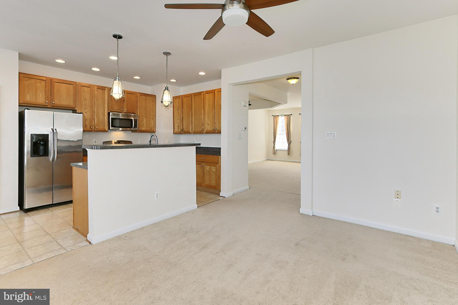 SIGNATURE AT BROADLANDS - Residential Lease