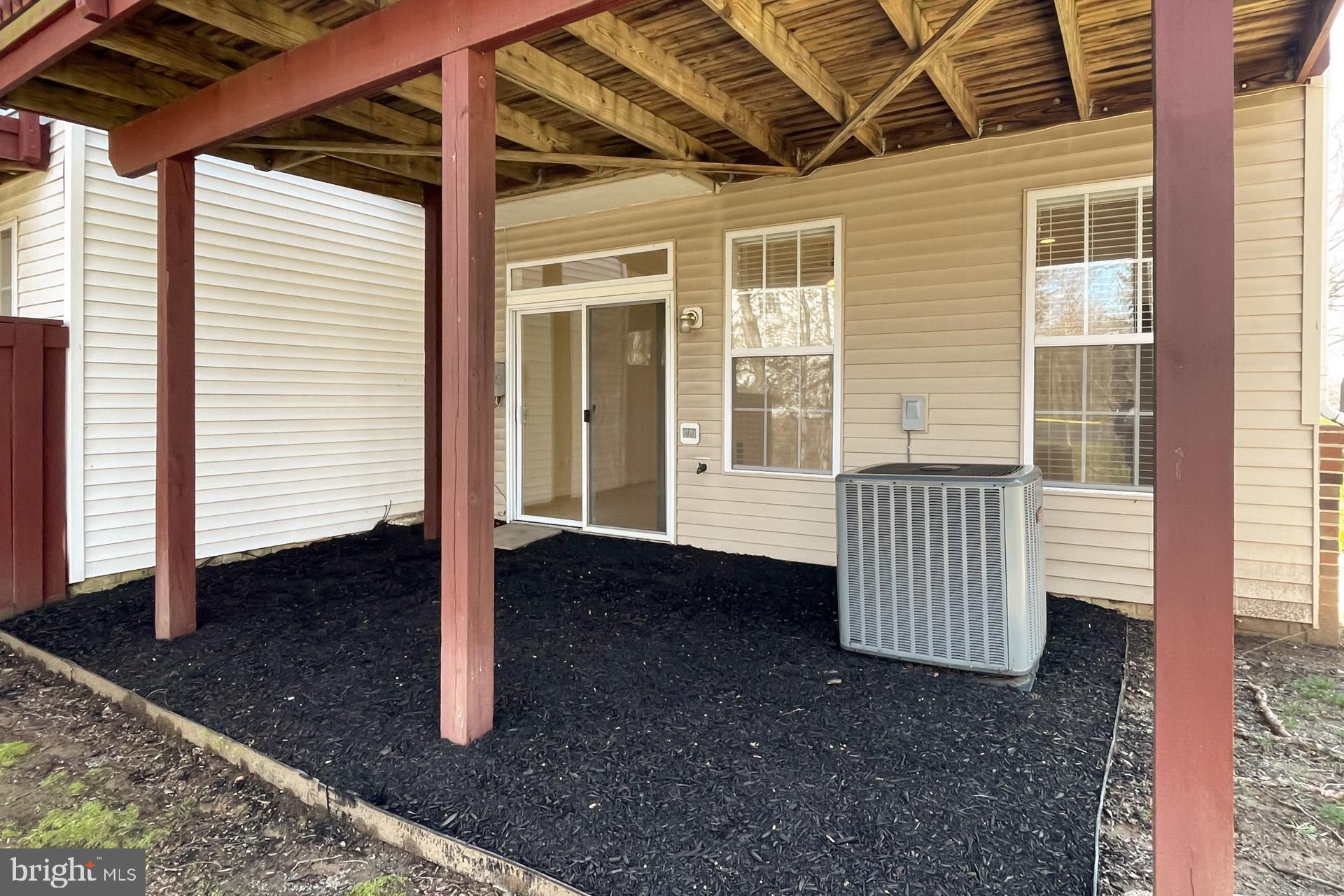 SIGNATURE AT BROADLANDS - Residential Lease