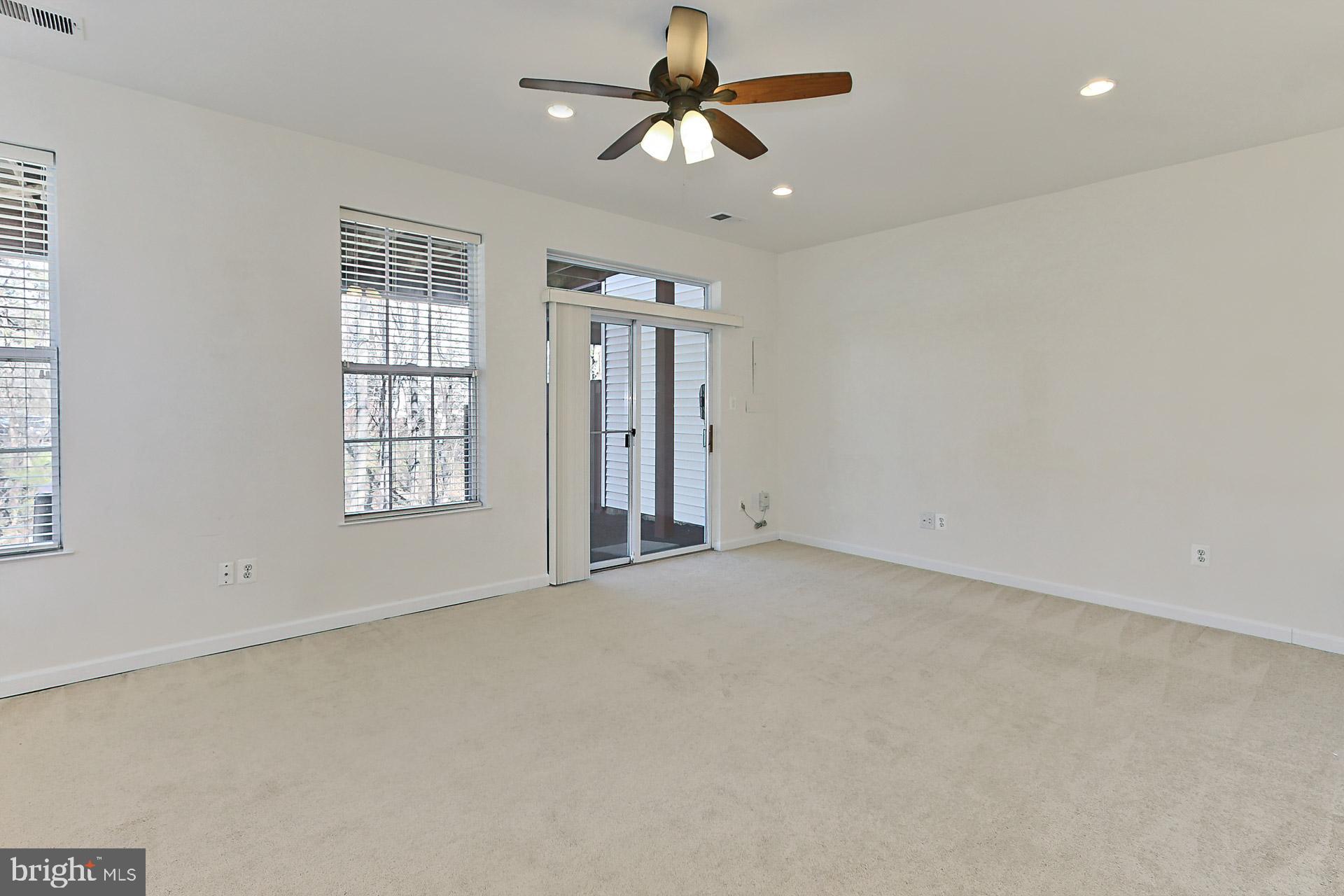 SIGNATURE AT BROADLANDS - Residential Lease