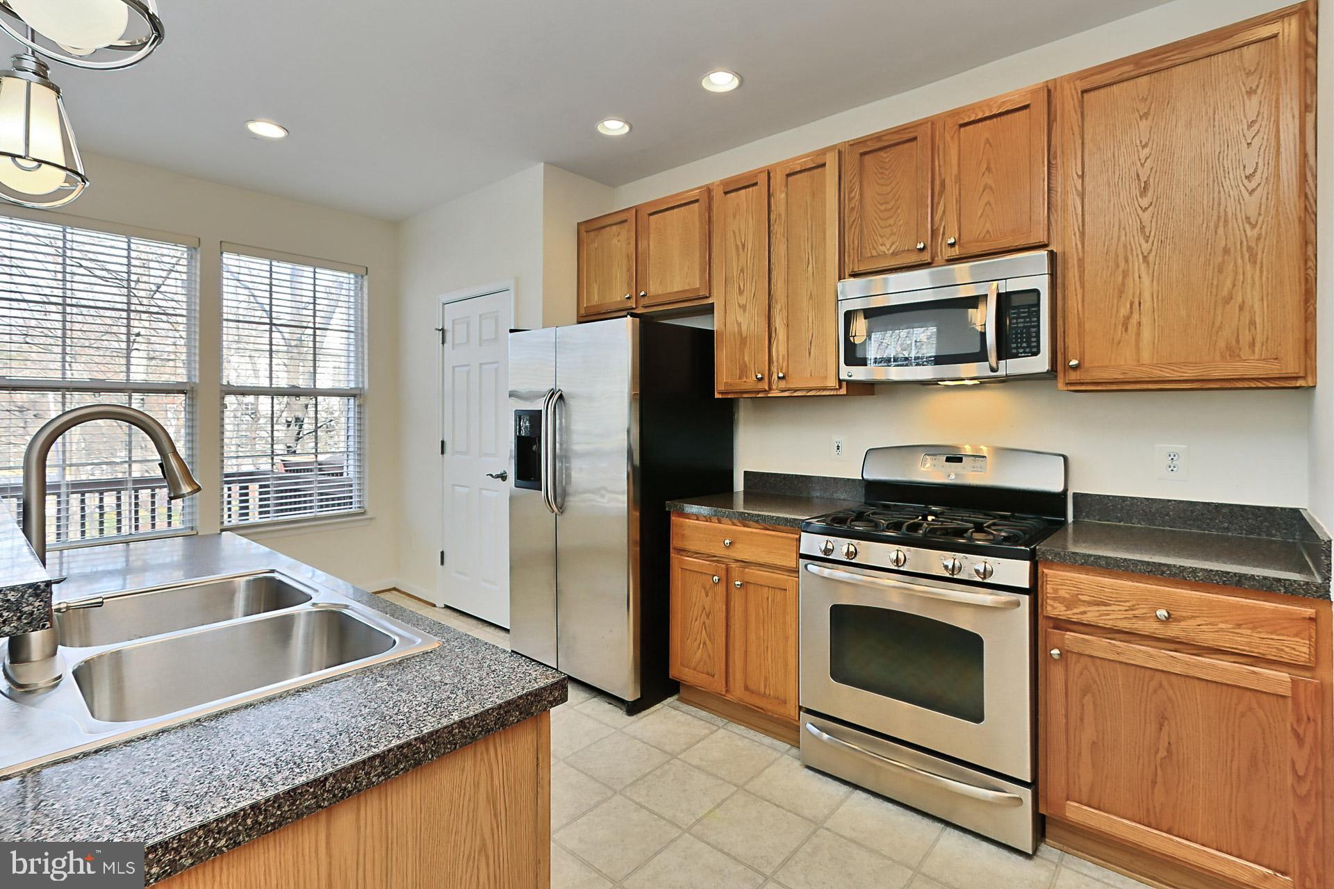 SIGNATURE AT BROADLANDS - Residential Lease