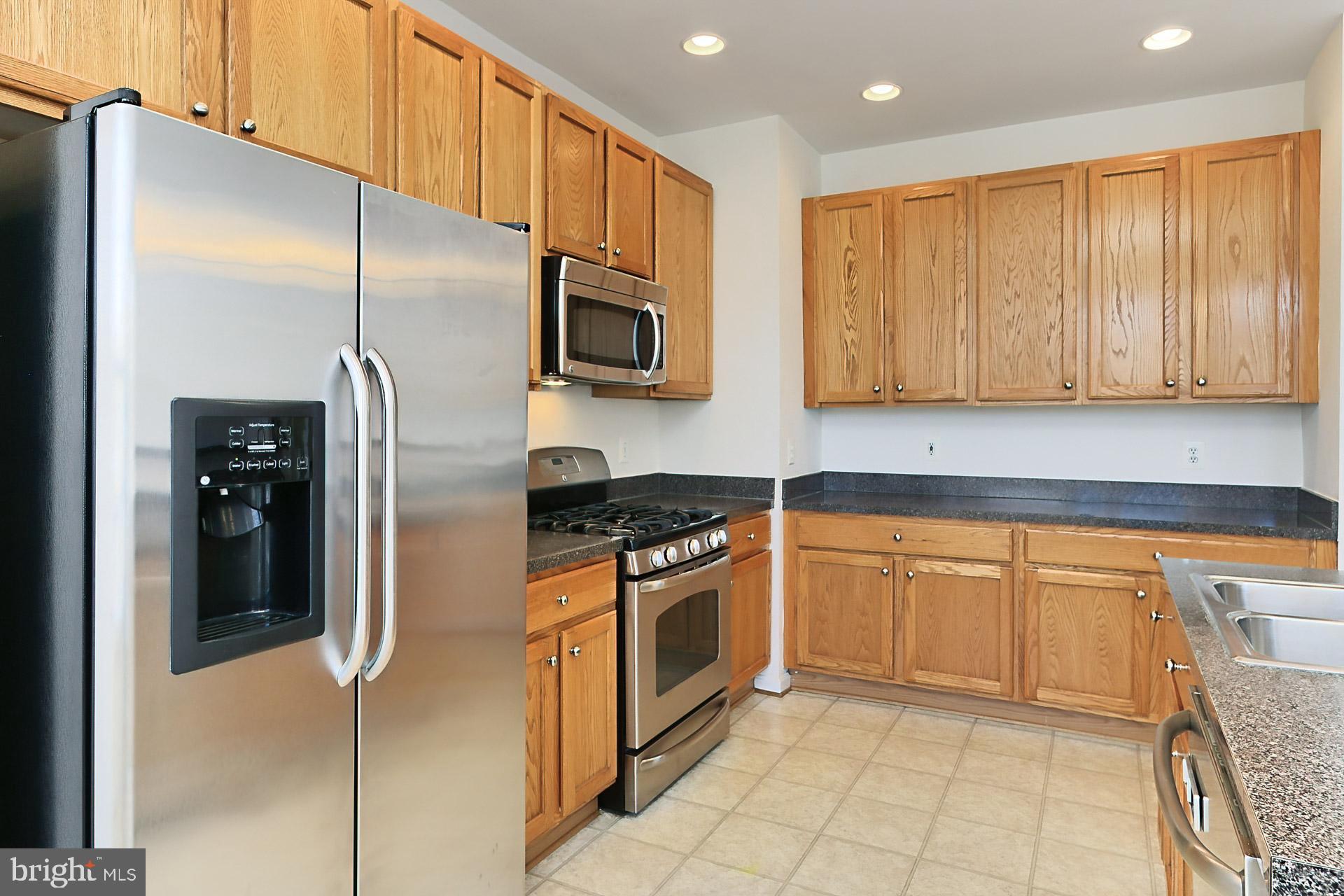 SIGNATURE AT BROADLANDS - Residential Lease