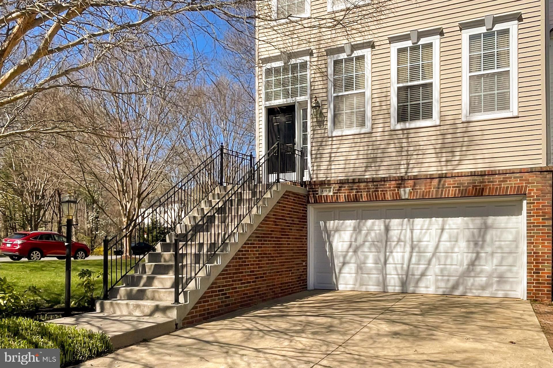 SIGNATURE AT BROADLANDS - Residential Lease