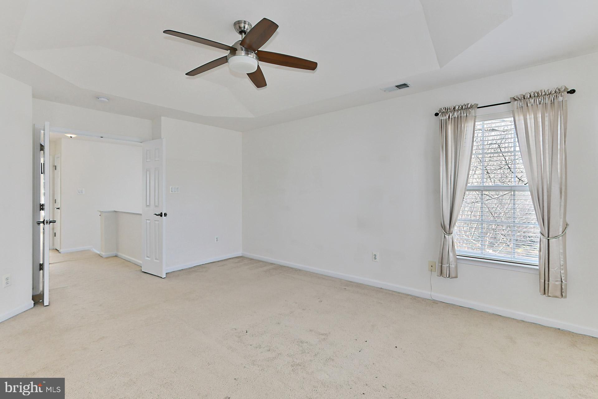 SIGNATURE AT BROADLANDS - Residential Lease