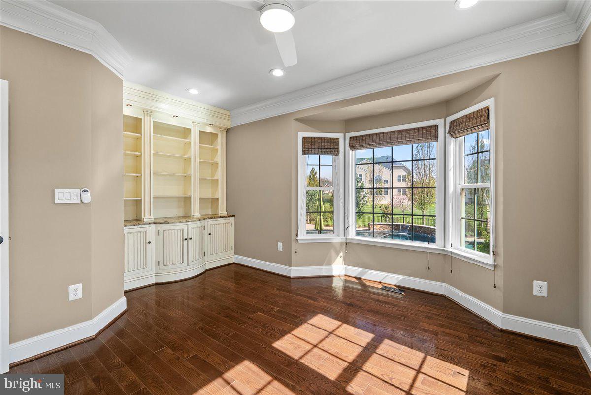 DAWSON'S CORNER - Residential