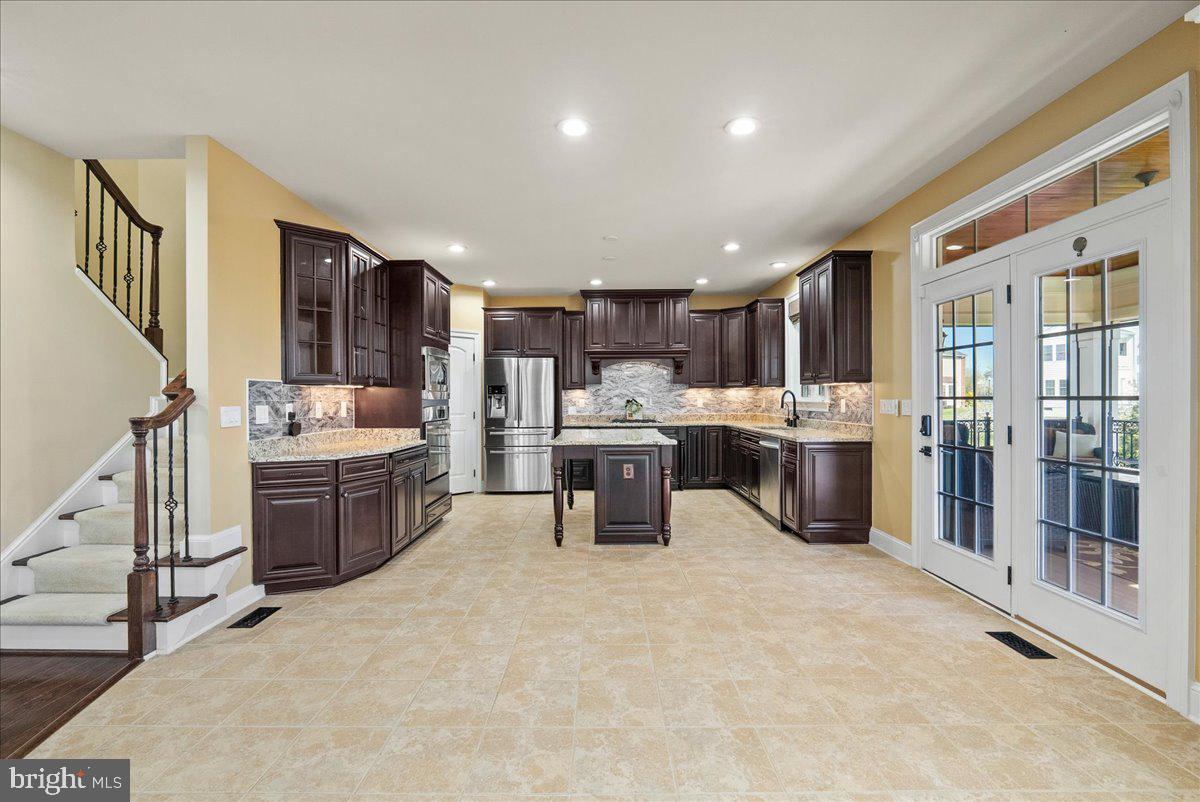 DAWSON'S CORNER - Residential