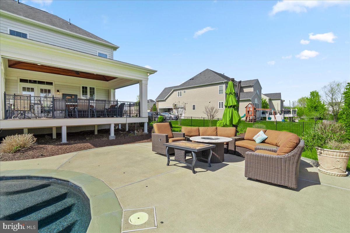 DAWSON'S CORNER - Residential