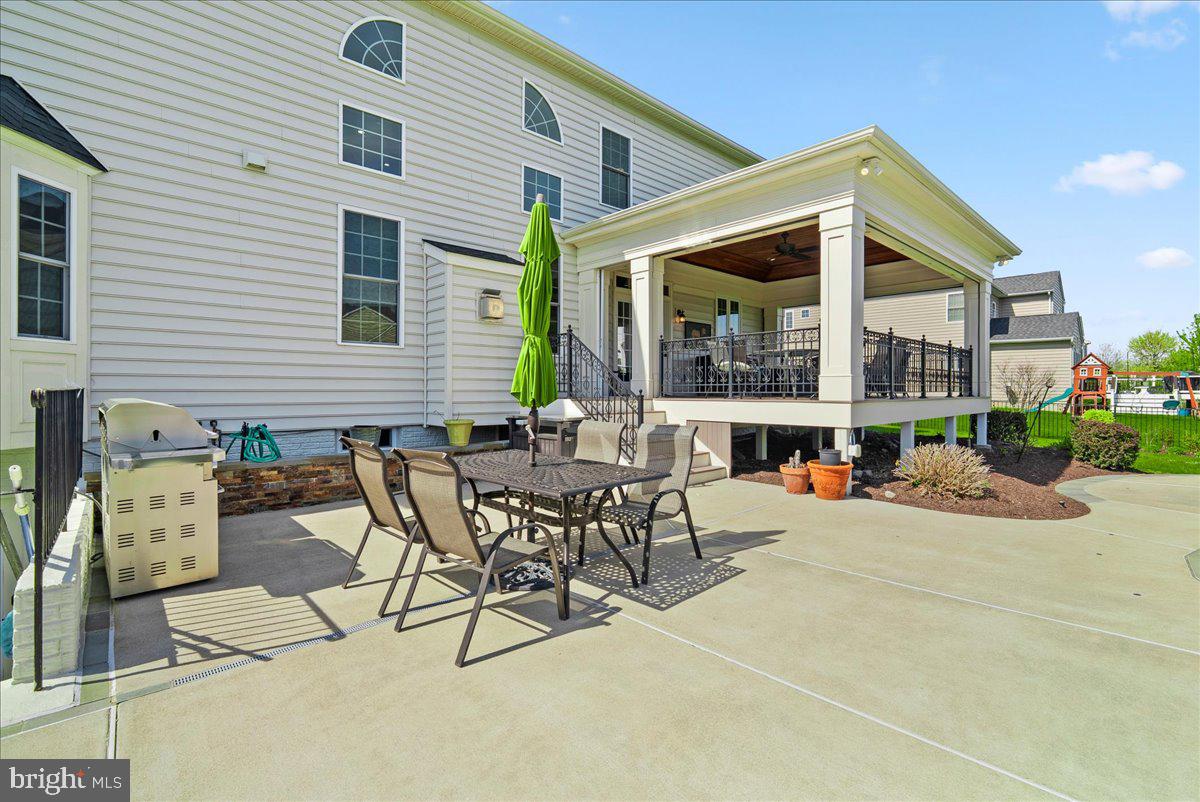 DAWSON'S CORNER - Residential