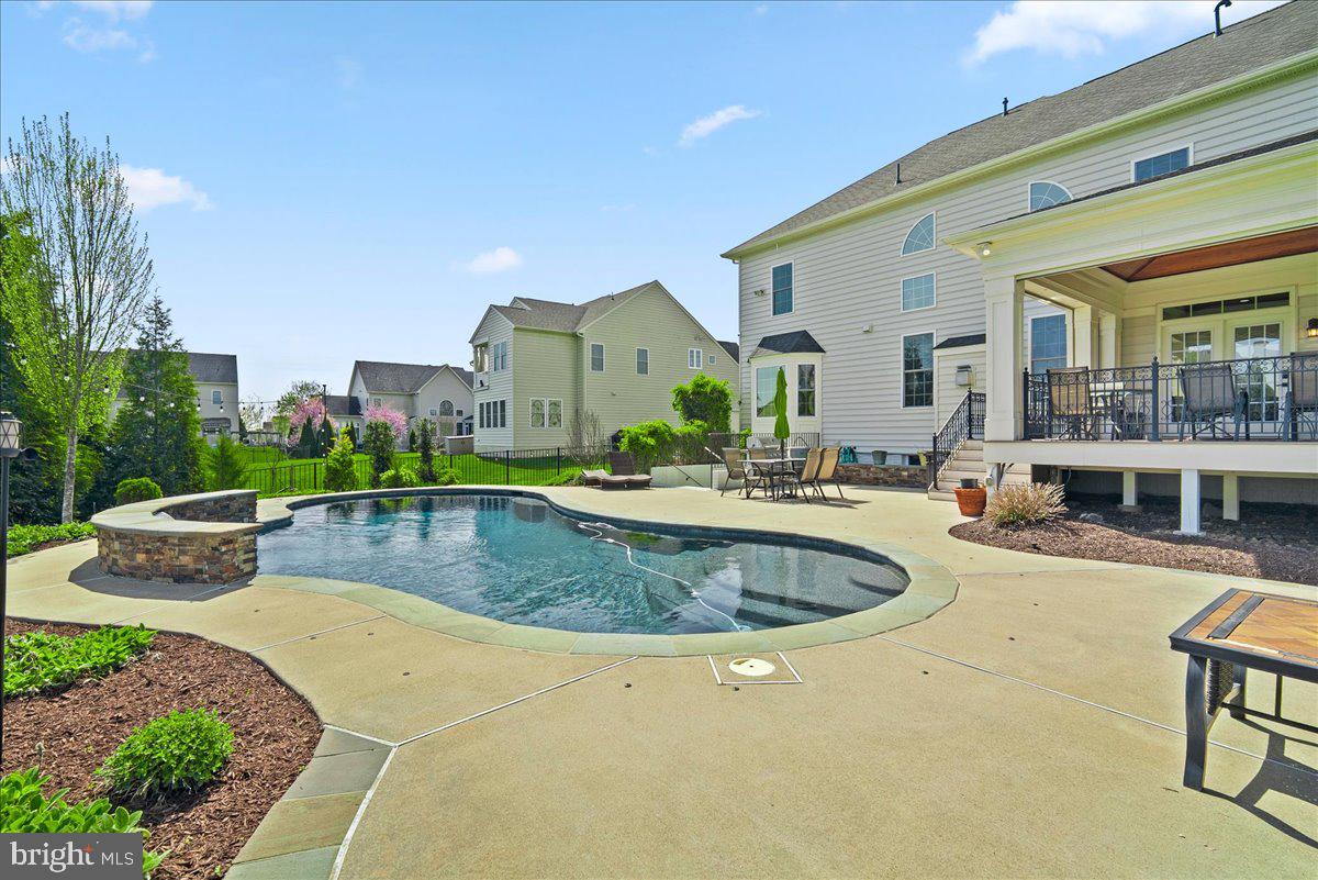 DAWSON'S CORNER - Residential