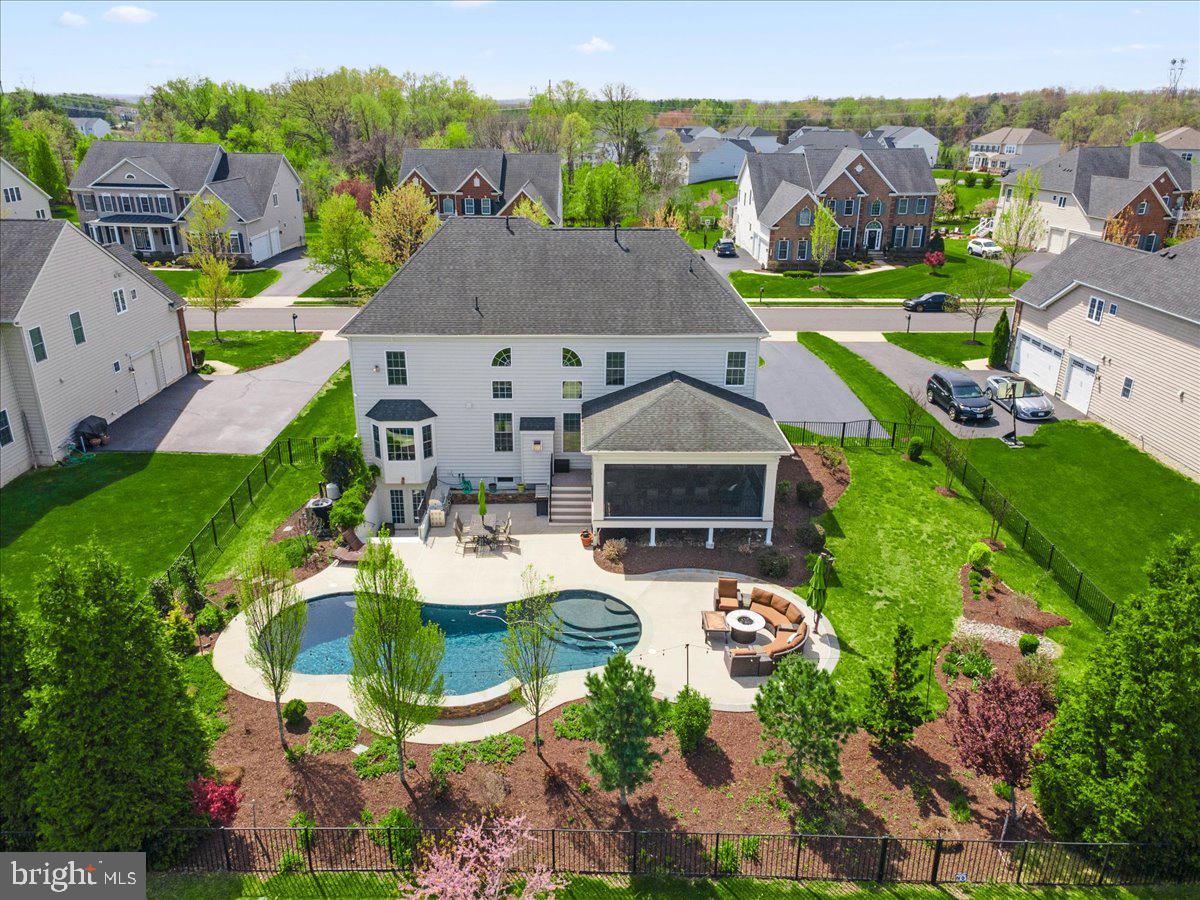 DAWSON'S CORNER - Residential