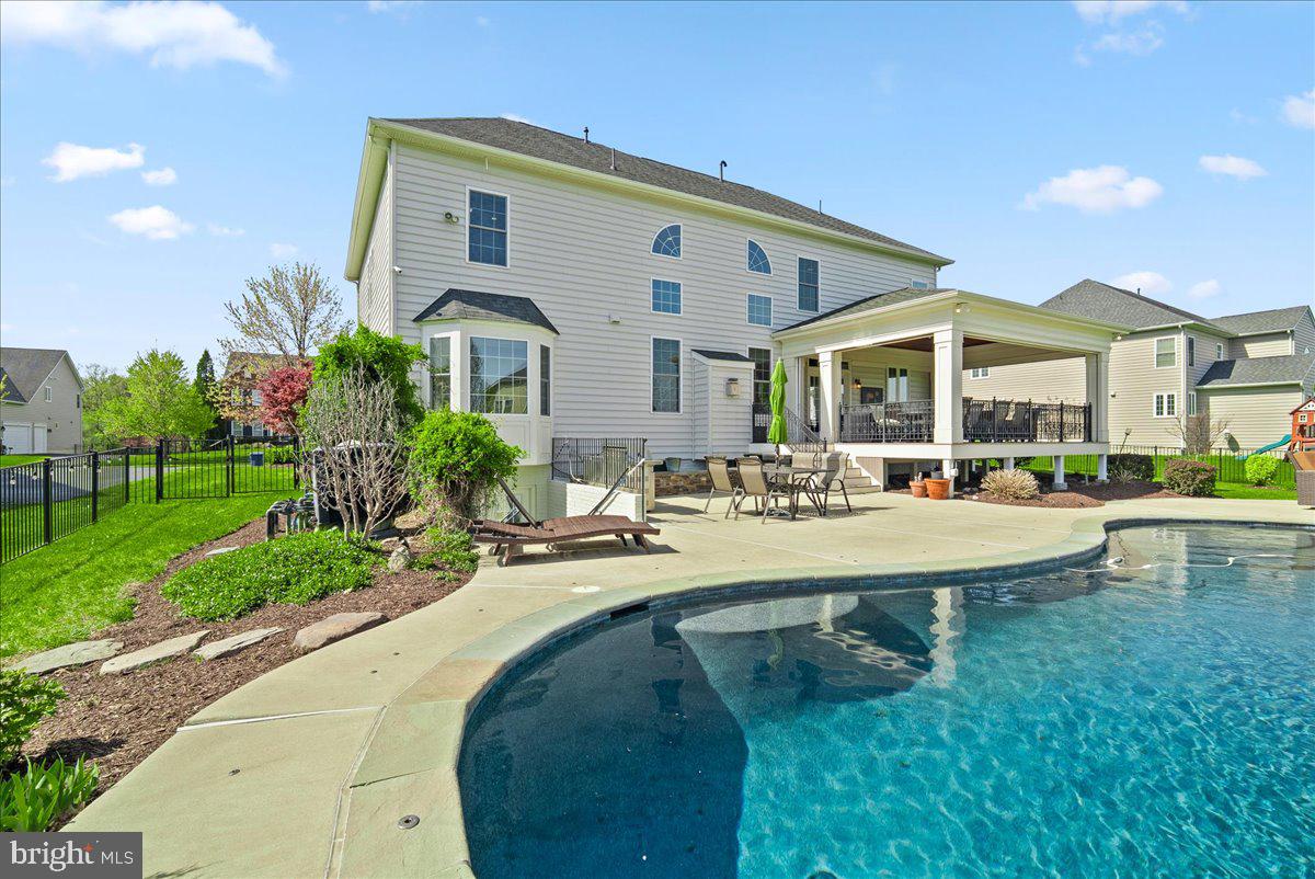 DAWSON'S CORNER - Residential