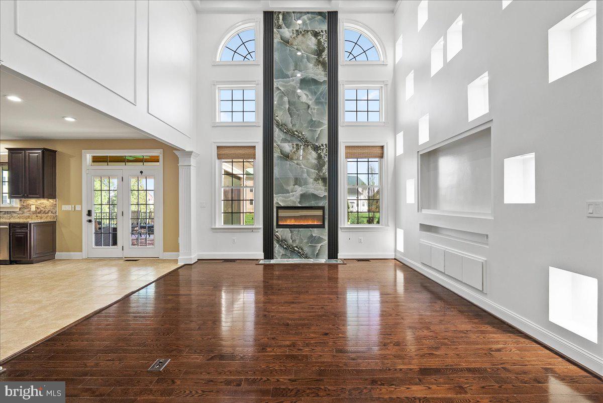 DAWSON'S CORNER - Residential