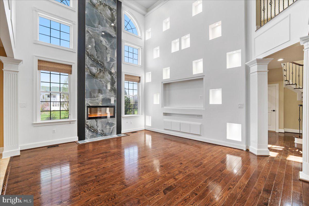 DAWSON'S CORNER - Residential