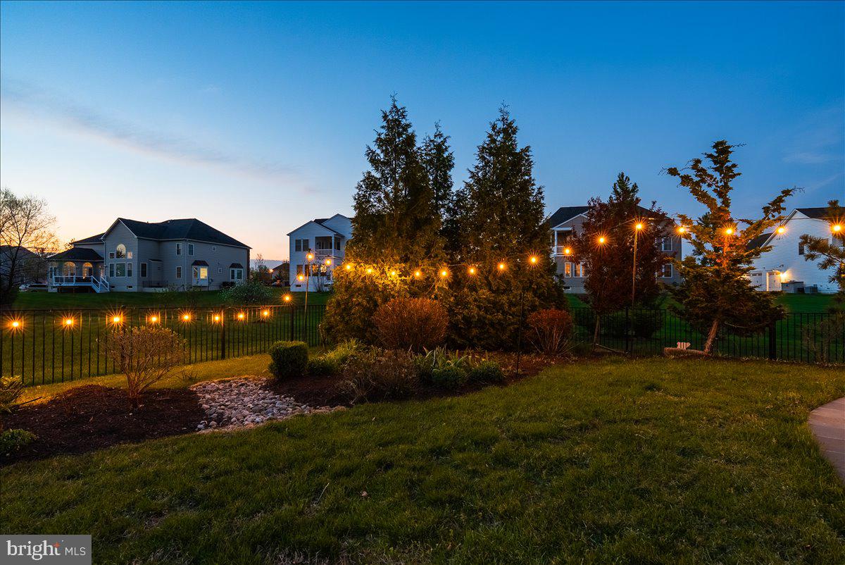 DAWSON'S CORNER - Residential