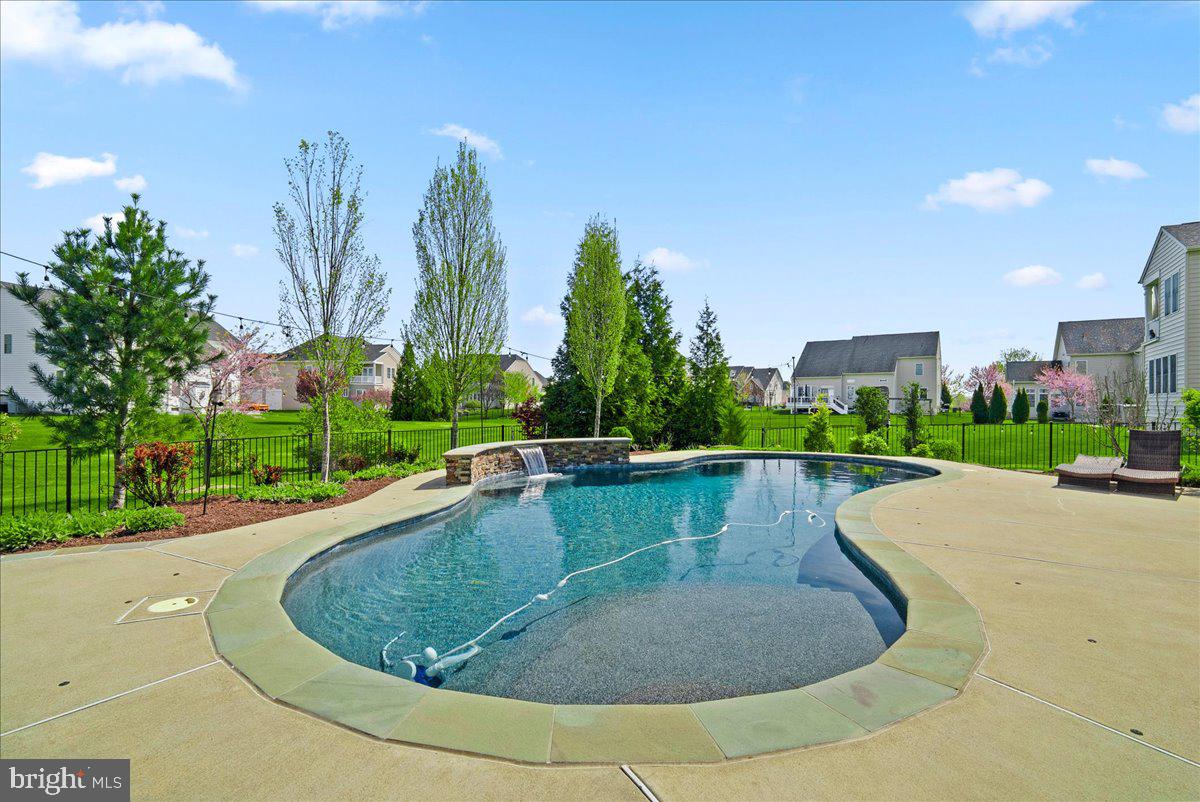 DAWSON'S CORNER - Residential